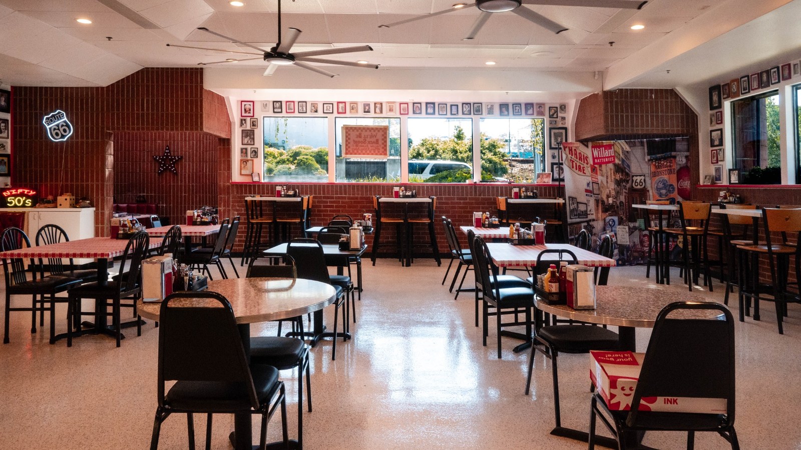Mom's Kitchen restaurant interior